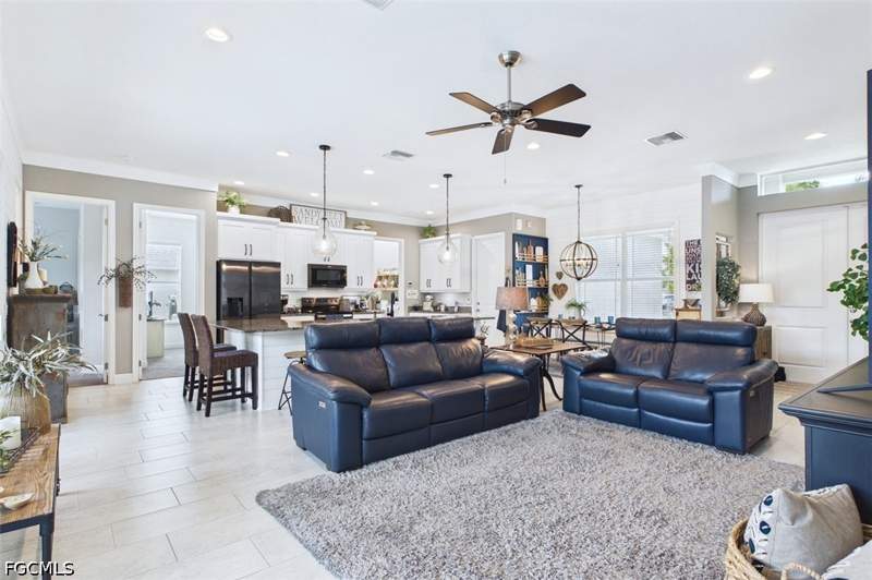 3 bedroom SingleFamilyResidence at 437 NW 38th Pl, Cape Coral, Cape Coral — photo 4