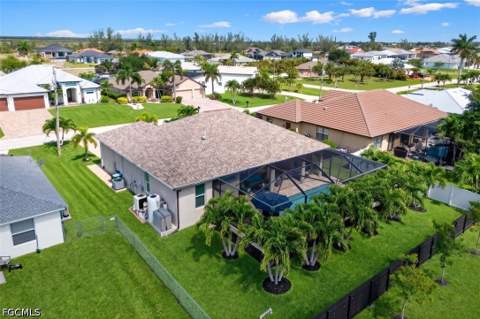 437 NW 38th Pl, Cape Coral FL - photo 6 of 25