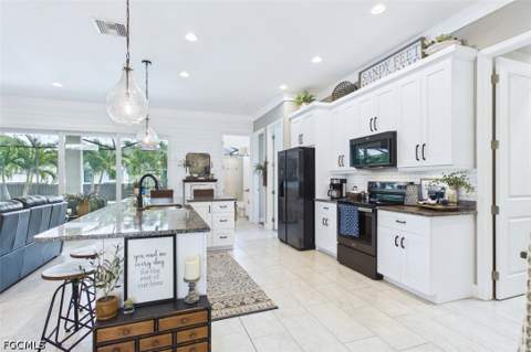 437 NW 38th Pl, Cape Coral FL - photo 9 of 25