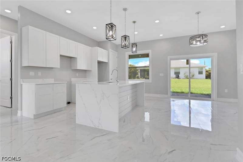 3 bedroom SingleFamilyResidence at 6138 Holt Ct, Fort Myers, Fort Myers — photo 2