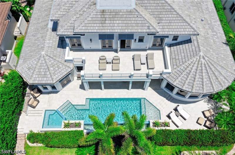 4 bedroom SingleFamilyResidence at 1888 6th St S, Aqualane Shores, Naples — photo 2