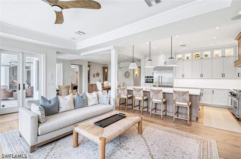 4 bedroom SingleFamilyResidence at 1888 6th St S, Aqualane Shores, Naples — photo 4