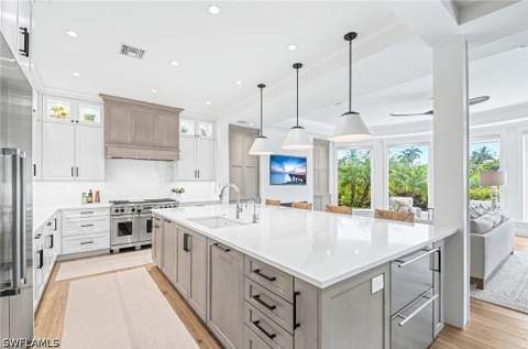1888 6th St S, Naples FL - photo 9 of 37