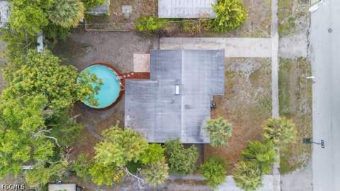 912 Hibiscus Ln, North Fort Myers FL - photo 19 of 31