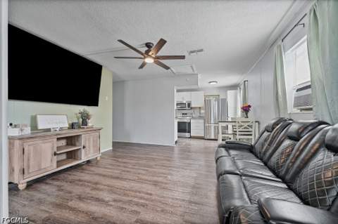 912 Hibiscus Ln, North Fort Myers FL - photo 6 of 31