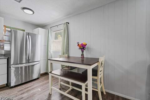 912 Hibiscus Ln, North Fort Myers FL - photo 7 of 31
