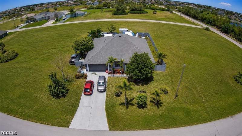 4 bedroom SingleFamilyResidence at 4009 NW 36th Ln, Cape Coral, Cape Coral — photo 2