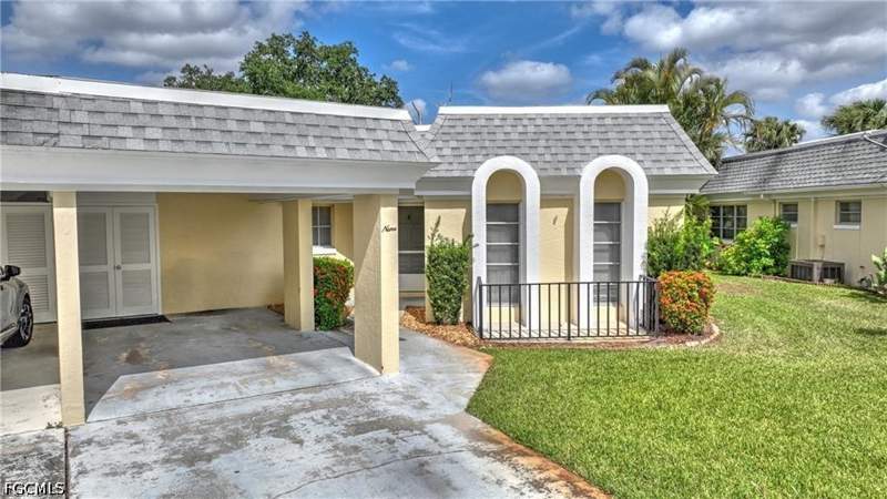 2 bedroom Attached at 9 Park Lane Cir, East Greens Land Condo, Lehigh Acres — photo 2
