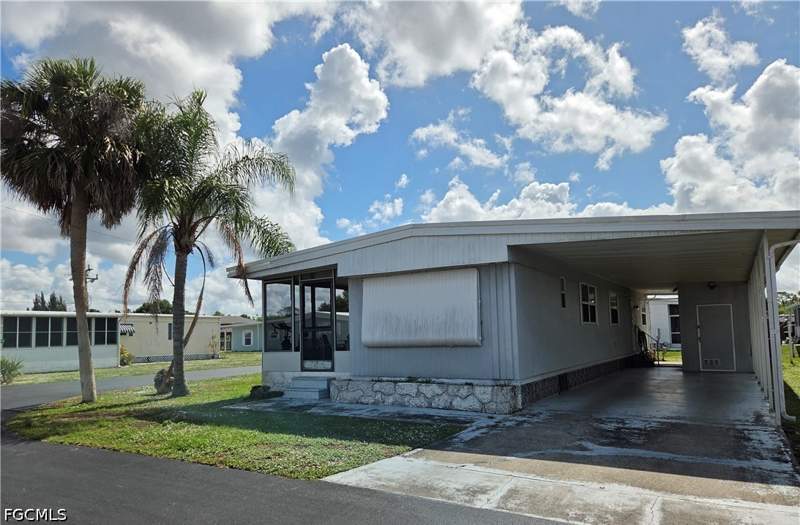 2 bedroom ManufacturedHome at 549 Freedom St, Lazy Days Mobile Village, North Fort Myers — photo 3