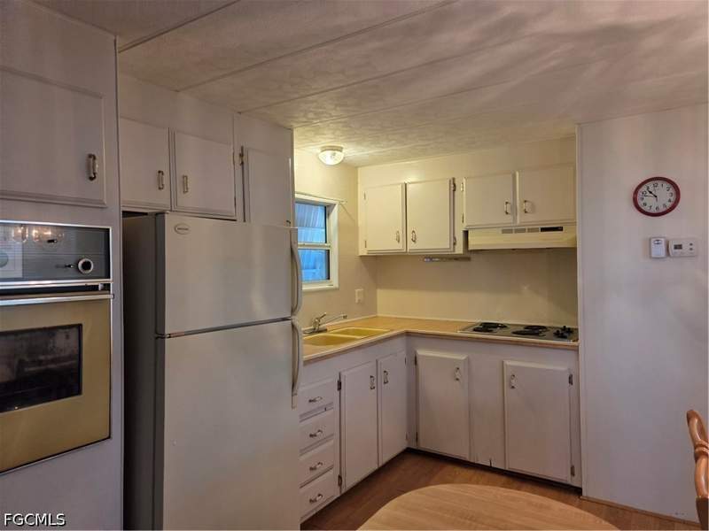 2 bedroom ManufacturedHome at 549 Freedom St, Lazy Days Mobile Village, North Fort Myers — photo 4