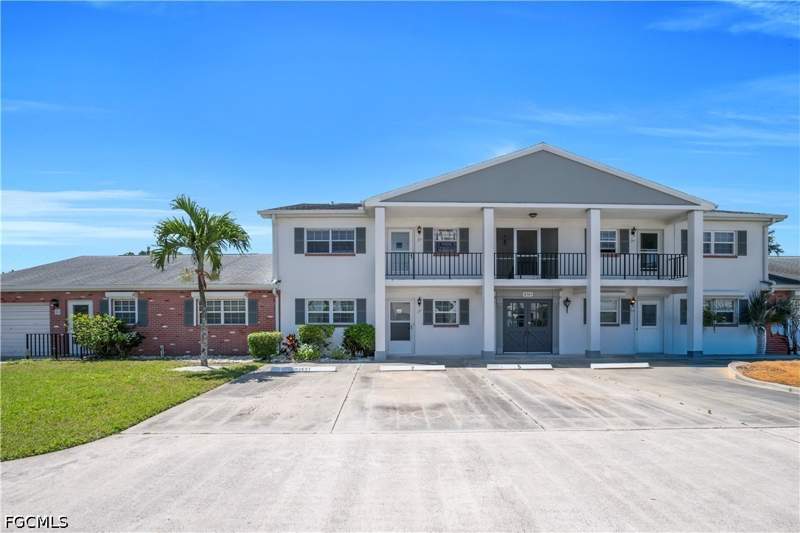 2 bedroom Condominium at 8741 Lueck Ln 5, Myerlee Country Club, Fort Myers — photo 2