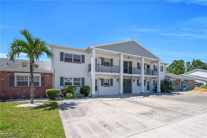 2 bedroom Condominium at 8741 Lueck Ln 5, Myerlee Country Club, Fort Myers — photo 3