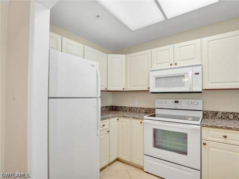 201 Arbor Lake Dr 2-201, Naples FL - photo 15 of 48