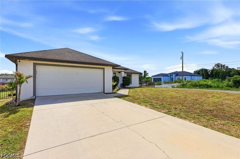 4 bedroom SingleFamilyResidence at 4705 Dora Ave S, Lehigh Acres, Lehigh Acres — photo 2