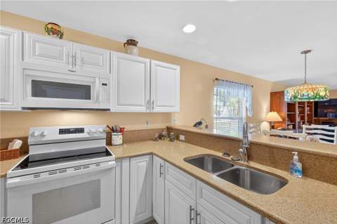 12835 Oakpointe Cir, Fort Myers FL - photo 7 of 32