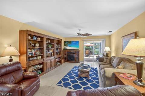 12835 Oakpointe Cir, Fort Myers FL - photo 9 of 32