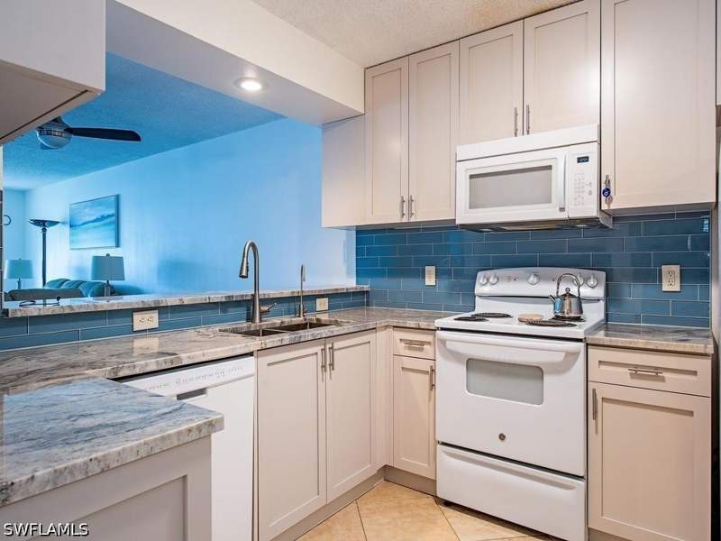 3 bedroom Condominium at 865 New Waterford Dr S101, New Waterford, Naples — photo 4