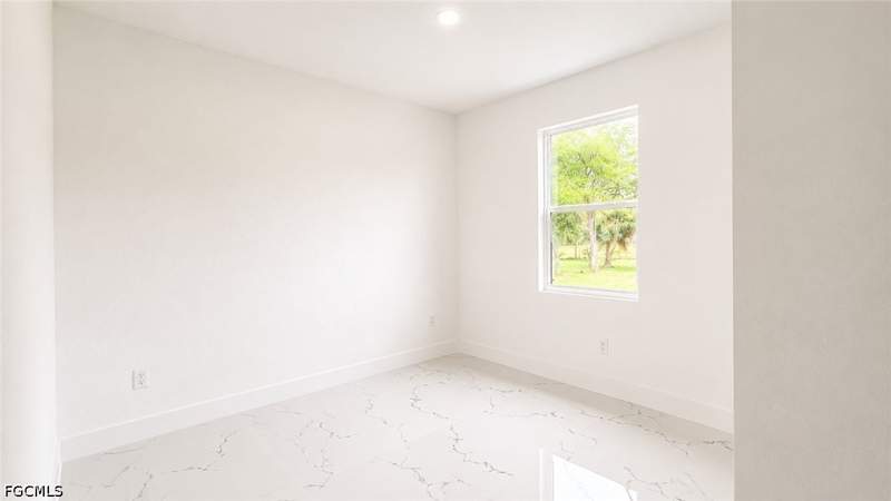 3 bedroom SingleFamilyResidence at 3052 S Beechwood Cir, Port Labelle, Labelle — photo 5