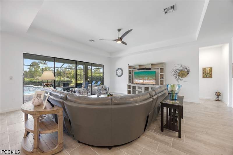 3 bedroom SingleFamilyResidence at 13991 Binghampton Dr, Remington Oaks, Fort Myers — photo 4