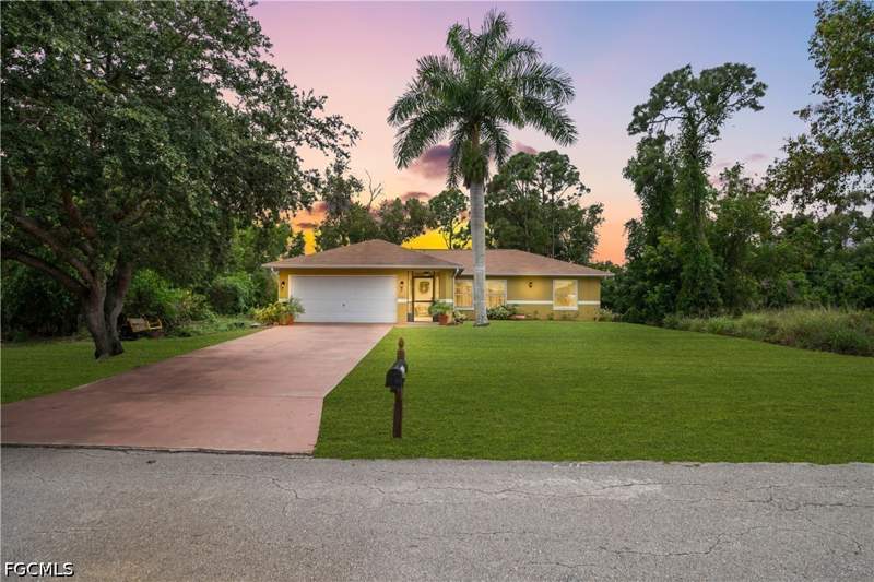 3 bedroom SingleFamilyResidence at 8434 Butternut Rd, San Carlos Park, Fort Myers — photo 3