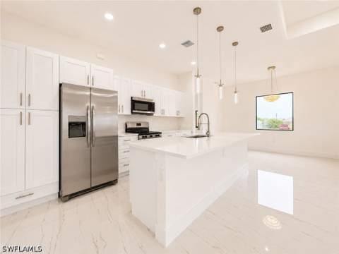 921 Martha Ave S, Lehigh Acres FL - photo 7 of 21