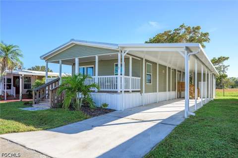 93 Poinsettia Dr, Fort Myers FL - photo 21 of 34
