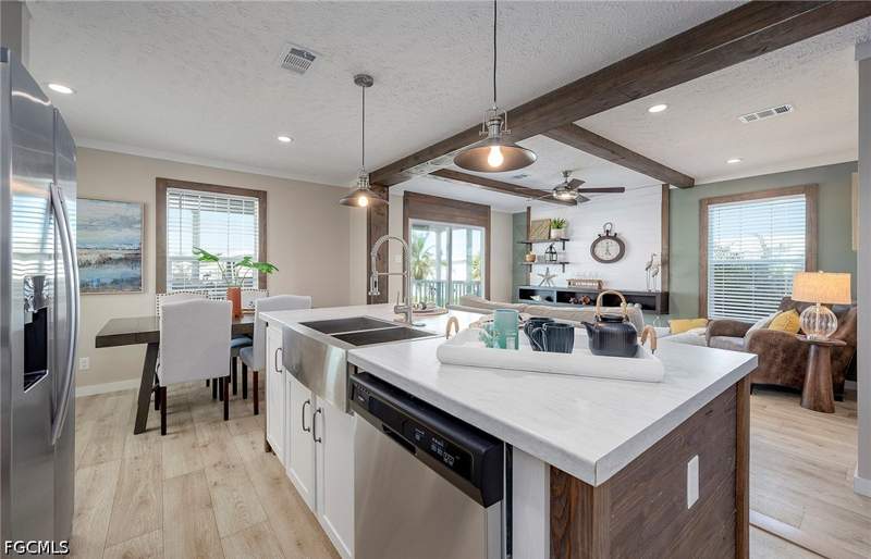 2 bedroom ManufacturedHome at 93 Poinsettia Dr, Poinsettia Park Mobile Home Co-Op Inc, Fort Myers — photo 3
