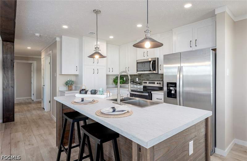 2 bedroom ManufacturedHome at 93 Poinsettia Dr, Poinsettia Park Mobile Home Co-Op Inc, Fort Myers — photo 5