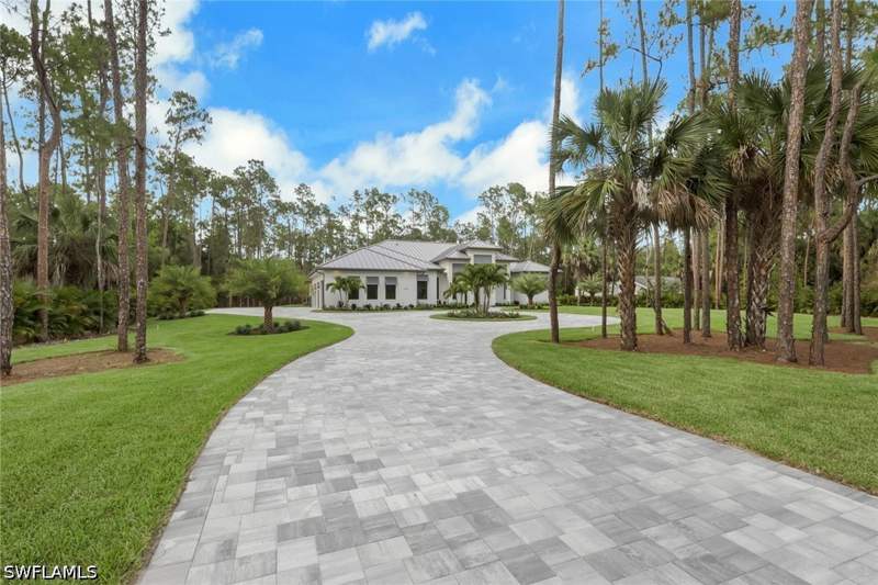 6 bedroom SingleFamilyResidence at 5025 Boxwood Way, Logan Woods, Naples — photo 4
