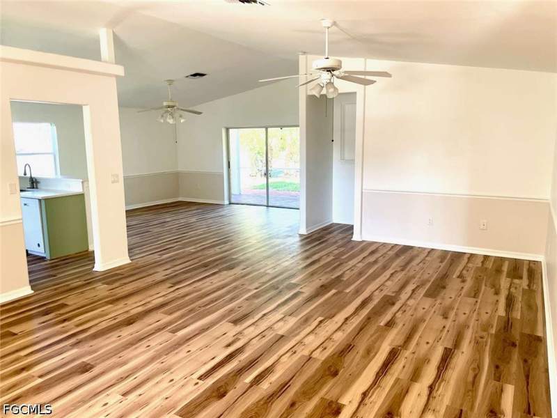 3 bedroom SingleFamilyResidence at 7588 Cameron Cir, Colony Pointe Ph III, Fort Myers — photo 2