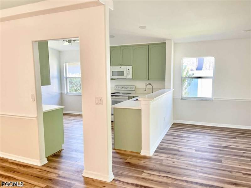 3 bedroom SingleFamilyResidence at 7588 Cameron Cir, Colony Pointe Ph III, Fort Myers — photo 5