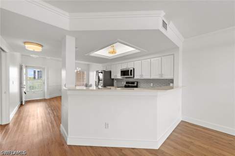 13105 Vanderbilt Dr 502, Naples FL - photo 10 of 30