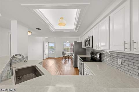 13105 Vanderbilt Dr 502, Naples FL - photo 11 of 30