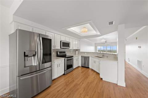 13105 Vanderbilt Dr 502, Naples FL - photo 7 of 30