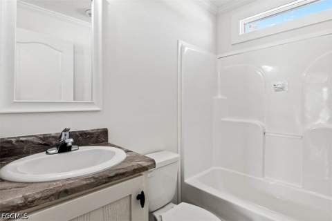 228 Poinsettia Dr, Fort Myers FL - photo 8 of 17