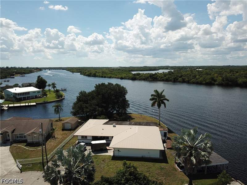 3 bedroom SingleFamilyResidence at 13208 Marquette Blvd, Fort Myers Shores, Fort Myers — photo 2
