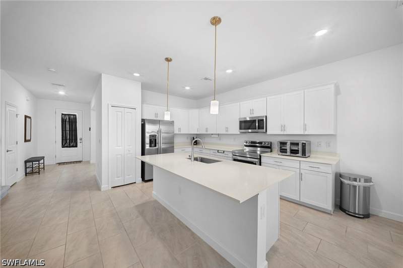 4 bedroom SingleFamilyResidence at 18335 Ridgeline Dr, Verdana Village, Estero — photo 4