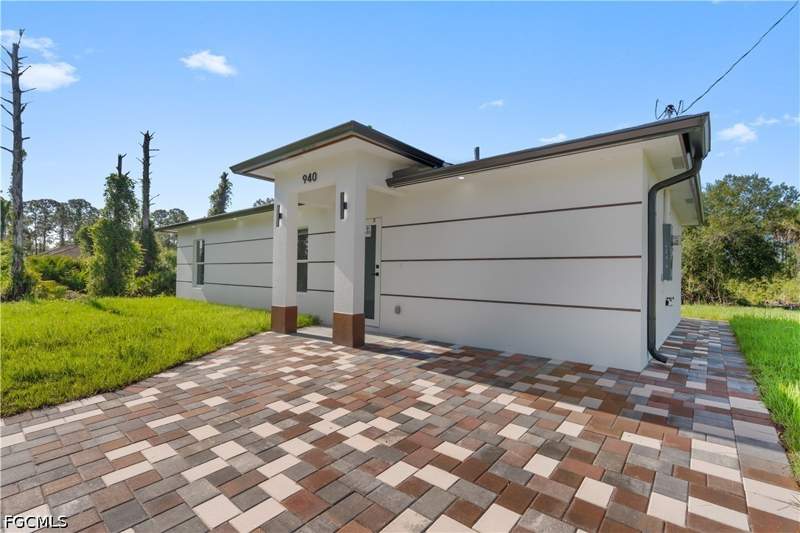 3 bedroom SingleFamilyResidence at 940 Berg St E, Lehigh Acres, Lehigh Acres — photo 2