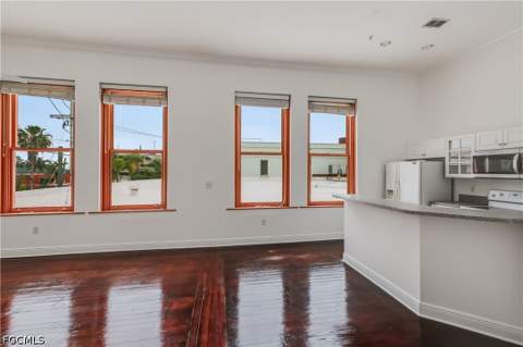 2260 1st St 204, Fort Myers FL - photo 13 of 41