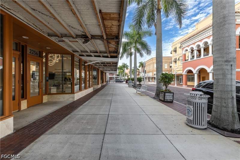 2 bedroom Condominium at 2260 1st St 204, Earnhardt Condominiums, Fort Myers — photo 3