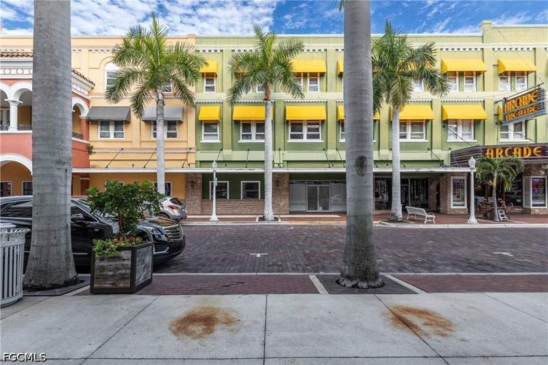 2 bedroom Condominium at 2260 1st St 204, Earnhardt Condominiums, Fort Myers — photo 4
