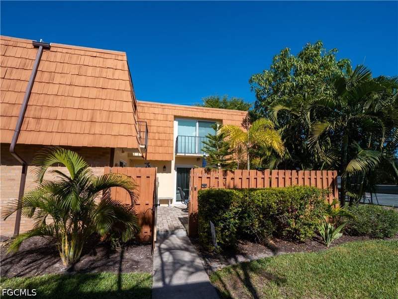 2 bedroom Townhouse at 1727 Park Meadows Dr 2, Parkwoods Townhouse Community, Fort Myers — photo 5