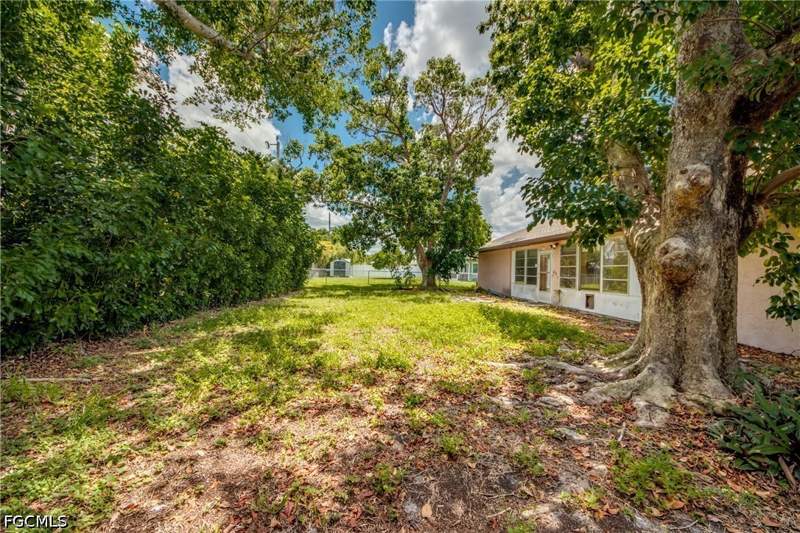 3 bedroom SingleFamilyResidence at 1315 SE 33rd Ter, Cape Coral, Cape Coral — photo 4