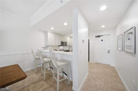 221 9th St S 206, Naples FL - photo 7 of 27