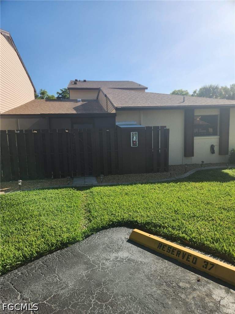 2 bedroom Condominium at 716 SE 12th Ct 31, Courtyards Of Cape Coral North, Cape Coral — photo 2
