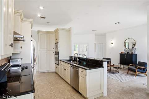 201 San Mateo Dr, Bonita Springs FL - photo 15 of 39