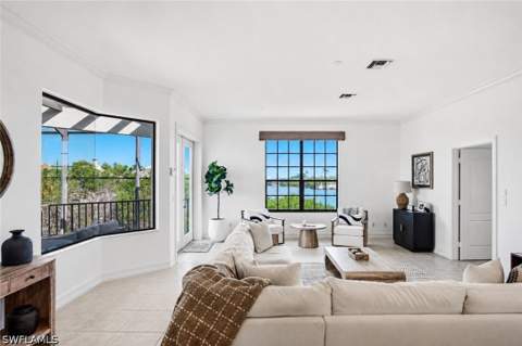 201 San Mateo Dr, Bonita Springs FL - photo 9 of 39