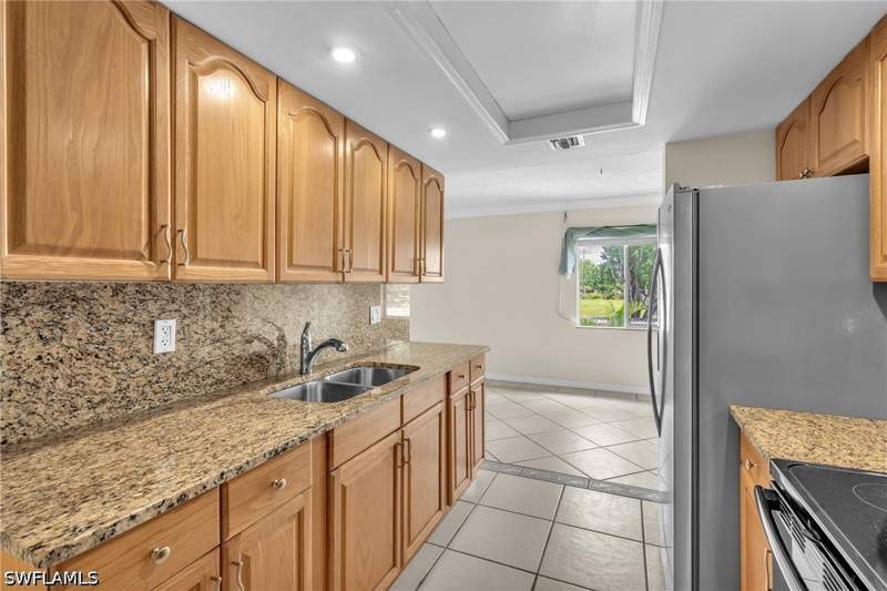 2 bedroom Condominium at 2366 E Mall Dr 212, Towers Condo, Fort Myers — photo 3