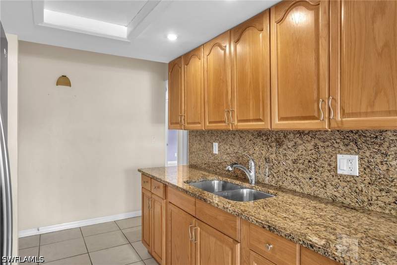 2 bedroom Condominium at 2366 E Mall Dr 212, Towers Condo, Fort Myers — photo 4