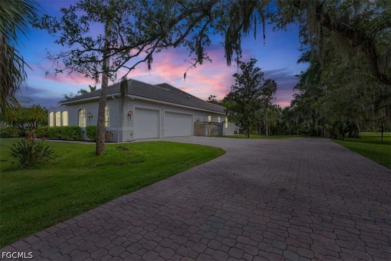 4 bedroom SingleFamilyResidence at 12800 Treeline Ct, Skyline Woods, North Fort Myers — photo 4